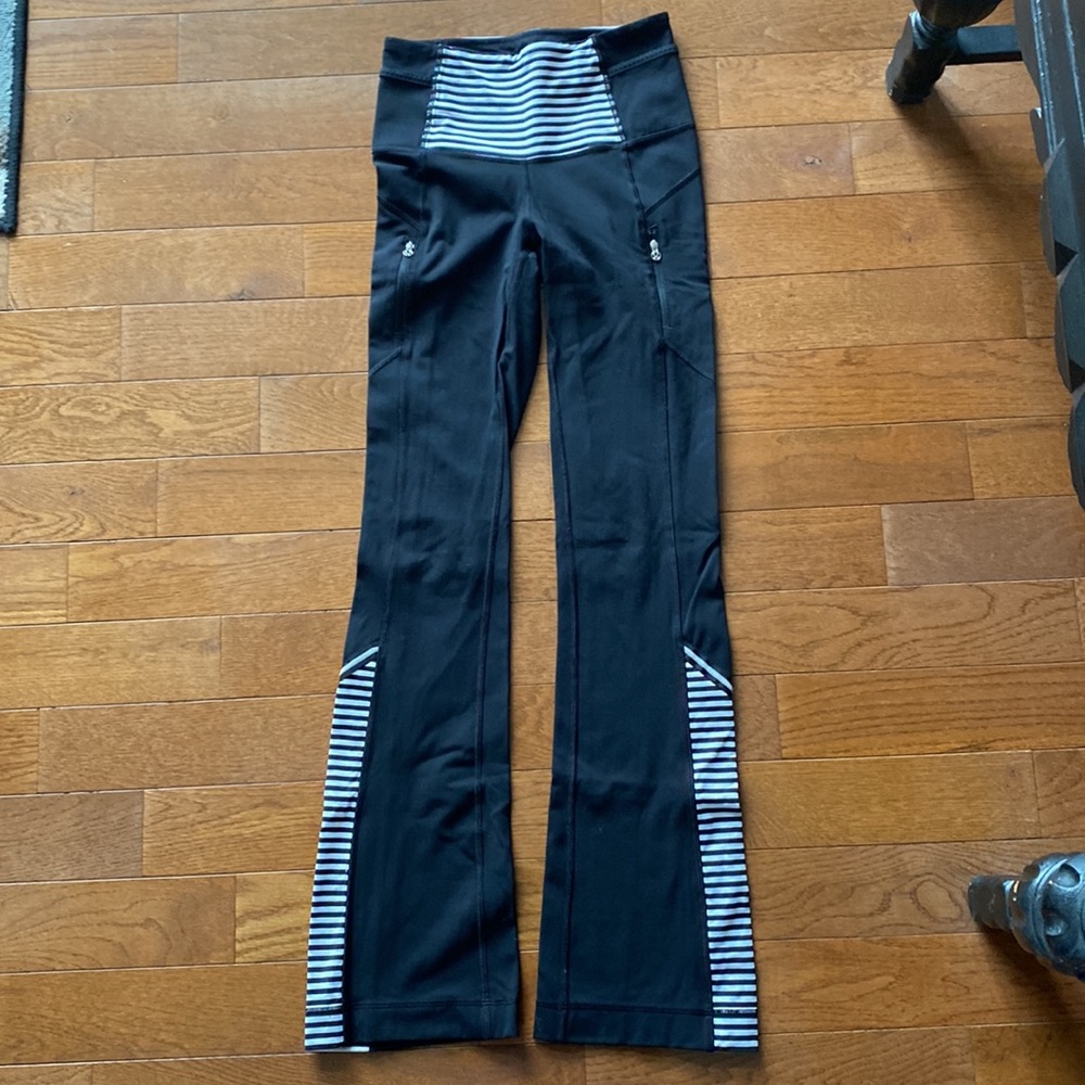 🤍🖤 LULULEMON ICE QUEEN PANT-BLACK/WHITE MINI STIPE-4🖤🤍 - Picture 2 of 11